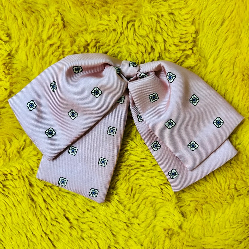Dainty pink women’s bow tie